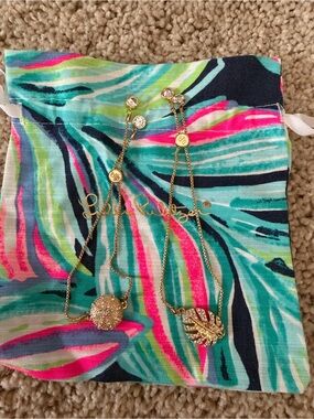 Lilly Pulitzer EUC Gold Adjustable Bracelet Set in Gold.